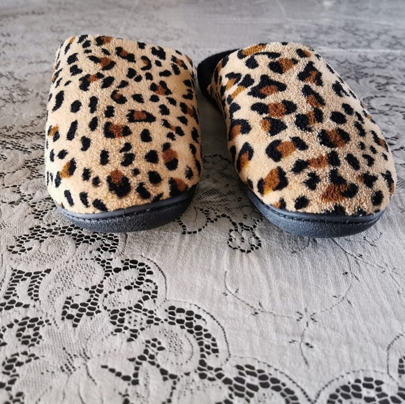 Isotoner Cheetah Print Clog Slippers Size 7.5-8 - Picture 3 of 6
